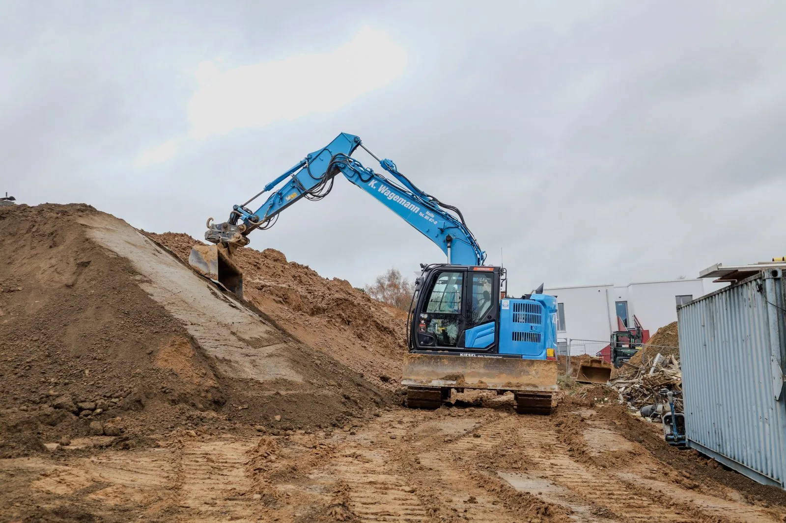 Bagger von Kurt Wagemann auf der Baustelle